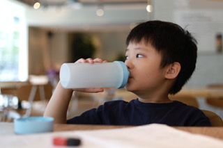 讓孩子們在酷暑中保證安全的簡單返校建議