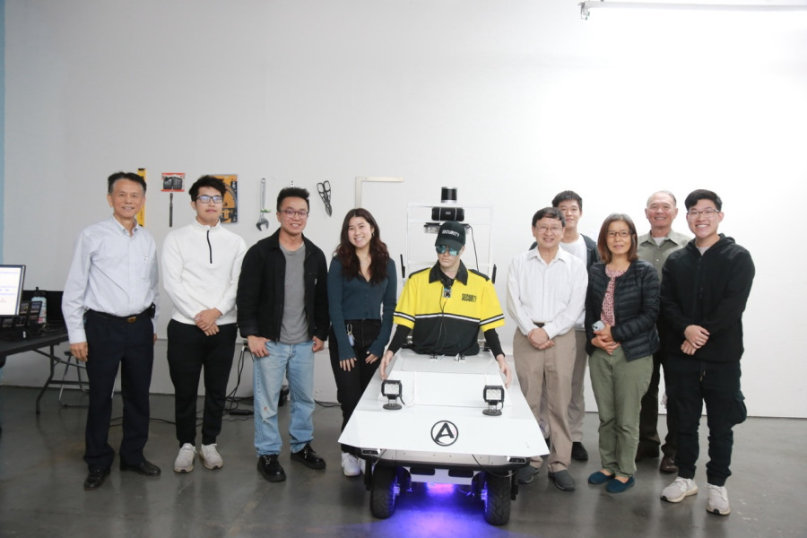 硅谷臺裔科技公司領跑市場 推出智能巡邏機器人