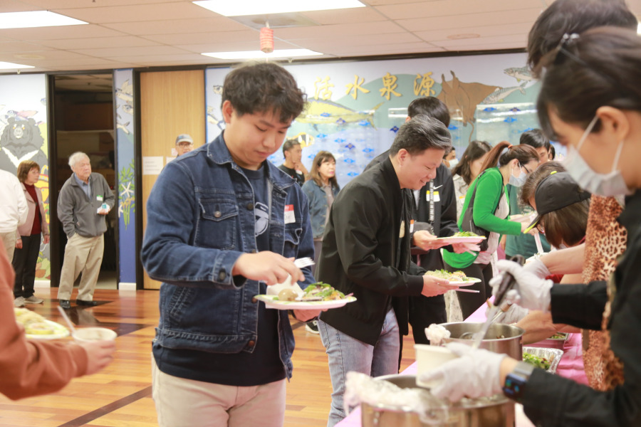 南灣同鄉會感恩節餐會 與臺灣留學生同樂