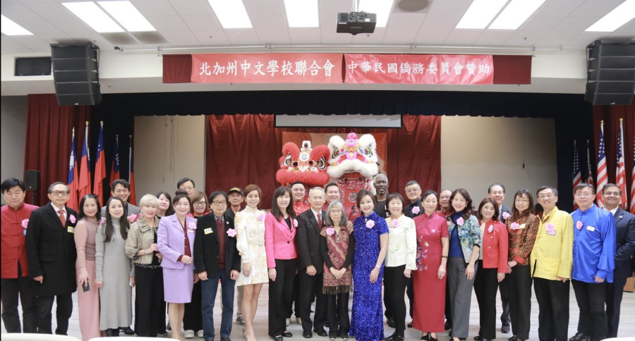 南灣揮毫迎金蛇 傳統年味溫暖僑社