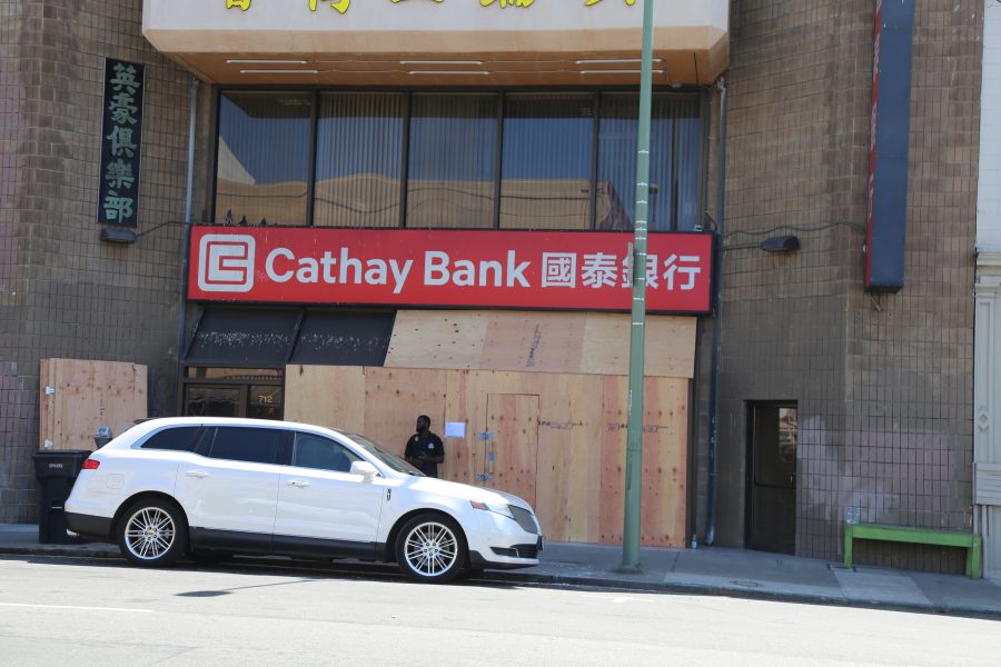 奧克蘭暴力劫案頻傳 銀行、珠寶店與大麻店接連受害