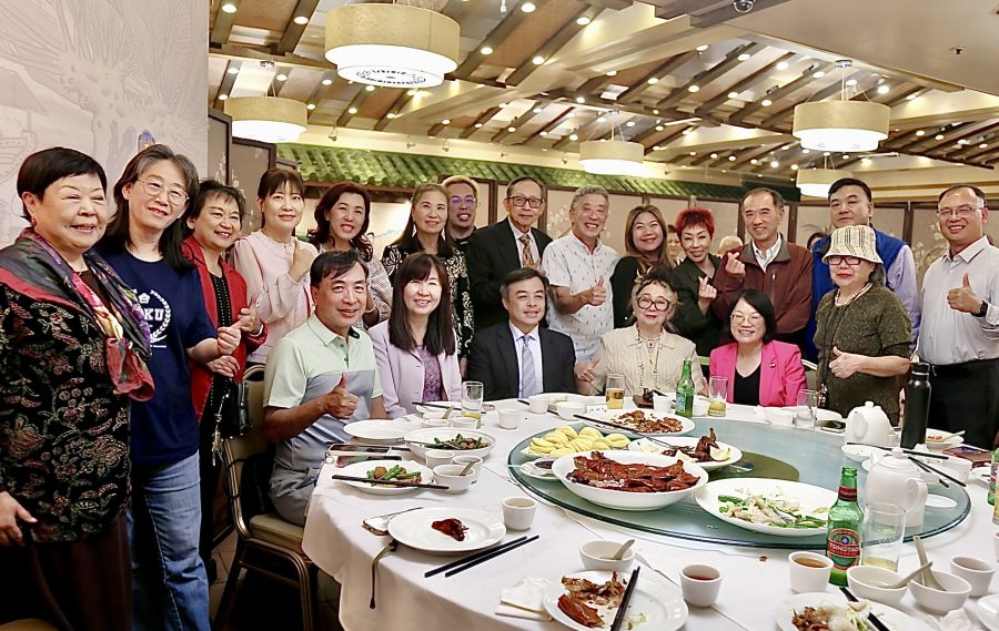 崔競乾代表設宴慰勞僑界 伍志翔處長與僑領溫馨交流