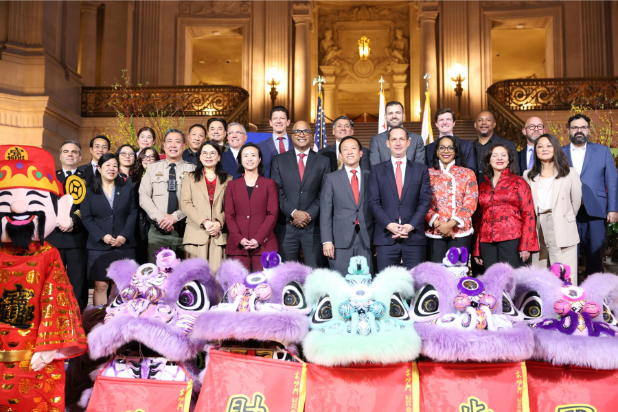 舊金山市府中國新年慶典 官員們用中文拜年