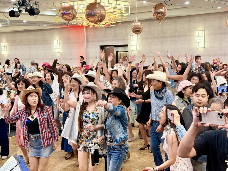 北加大專校聯會仲夏舞會登場 牛仔之夜逾500人同歡